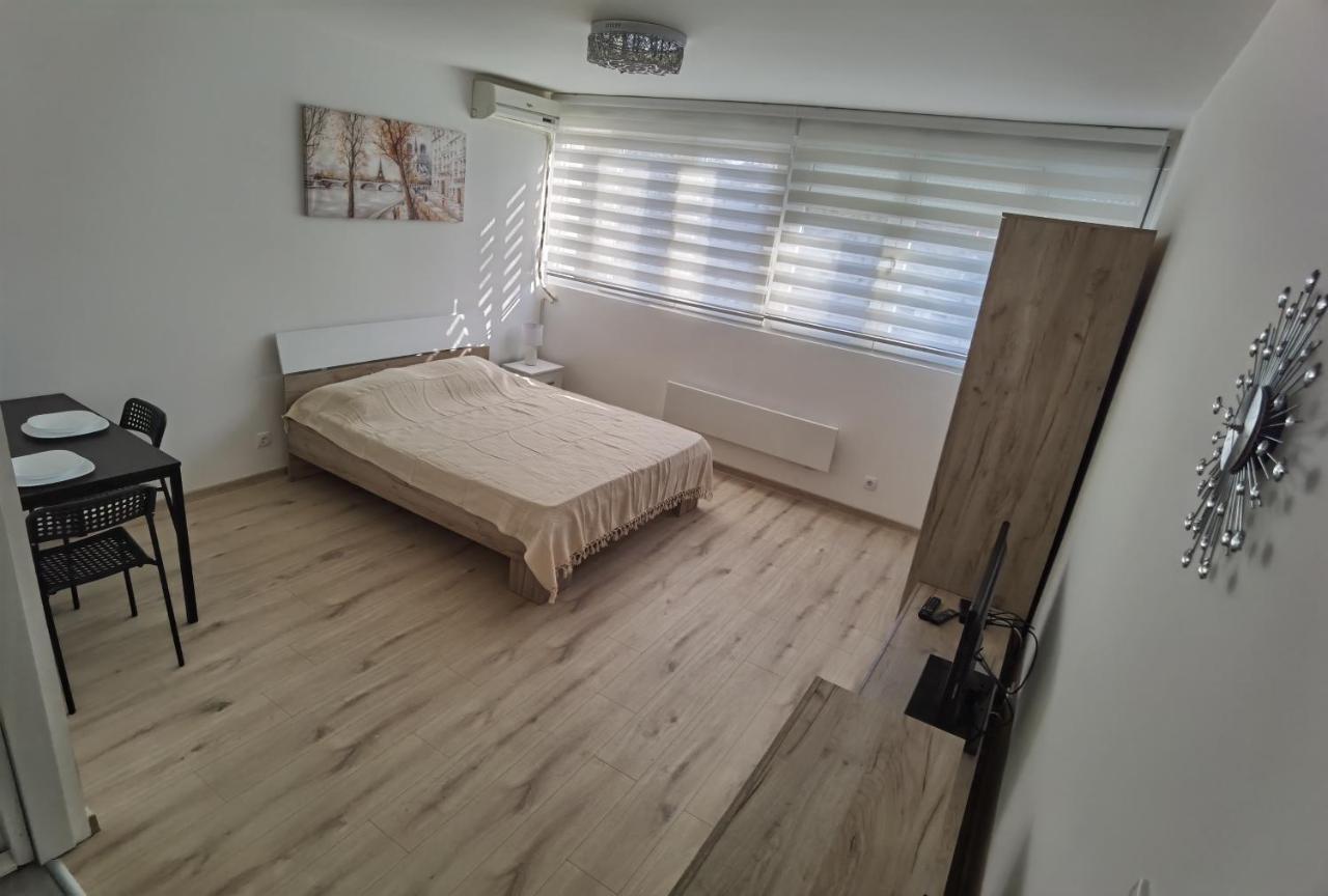 Apartman Lena Banovo Brdo Daire Belgrad Dış mekan fotoğraf